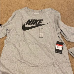 Men’s Nike long sleeve tee